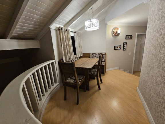 Imagem Casa com 3 Quartos à Venda, 275 m² em Capão Raso - Curitiba Imagem Casa com 3 Quartos à Venda, 275 m² em Capão Raso - Curitiba