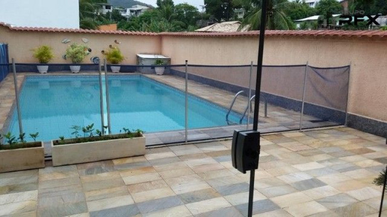 Casa com 3 Quartos à Venda, 525 m² em Maria Paula - Niterói
