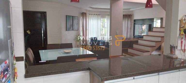 Imagem Casa com 3 Quartos à Venda, 215 m² em Vila Nova - Joinville