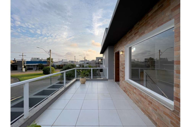 Imagem Casa com 3 Quartos à Venda, 201 m² em Centro - Xangri-lá