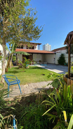 Sobrado com 5 Quartos à Venda, 200 m² em Canto Do Forte - Praia Grande