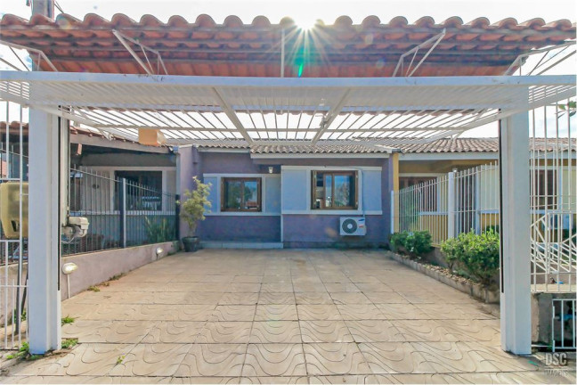 Imagem Casa à Venda, em Hípica - Porto Alegre Imagem Casa à Venda, em Hípica - Porto Alegre
