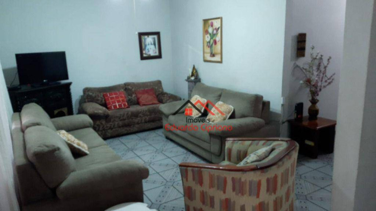 Casa com 3 Quartos para Alugar, 390 m² em Centro - Caraguatatuba