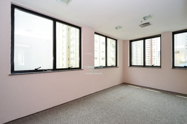 Sala Comercial à Venda, 57 m² em Itaim Bibi - São Paulo