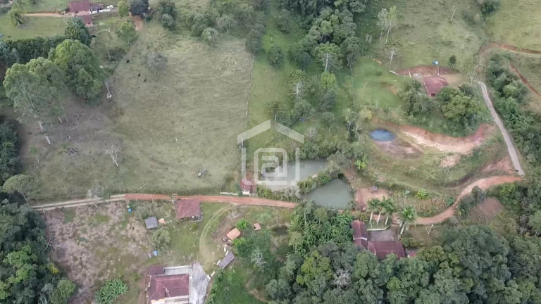 Imagem Imóvel com 3 Quartos à Venda, 100 m² em Amendoim - Caldas Imagem Imóvel com 3 Quartos à Venda, 100 m² em Amendoim - Caldas