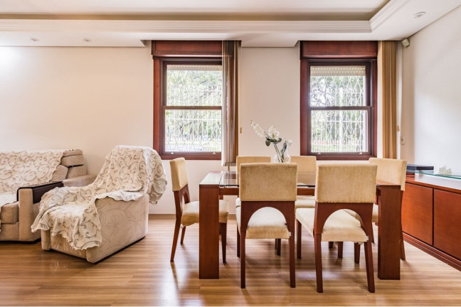 Imagem Casa com 2 Quartos à Venda, 250 m² em Vila Ipiranga - Porto Alegre Imagem Casa com 2 Quartos à Venda, 250 m² em Vila Ipiranga - Porto Alegre
