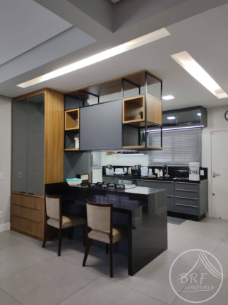Imagem Casa com 3 Quartos à Venda, 327 m² em Estreito - Florianópolis