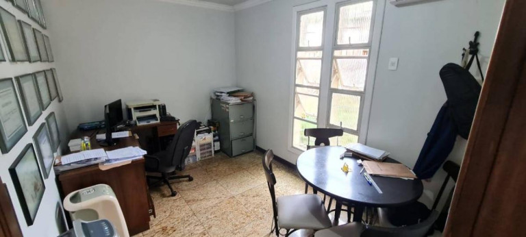 Imagem Casa com 4 Quartos à Venda, 240 m² Imagem Casa com 4 Quartos à Venda, 240 m²