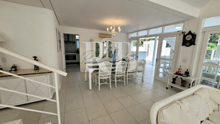 Imagem Imóvel com 6 Quartos à Venda, em Riviera - Bertioga Imagem Imóvel com 6 Quartos à Venda, em Riviera - Bertioga