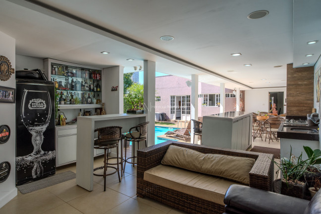 Imagem Casa com 3 Quartos à Venda, 352 m² em Mossunguê - Curitiba Imagem Casa com 3 Quartos à Venda, 352 m² em Mossunguê - Curitiba