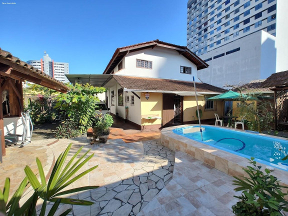 Imagem Casa com 5 Quartos à Venda, 244 m² em Centro - Joinville Imagem Casa com 5 Quartos à Venda, 244 m² em Centro - Joinville