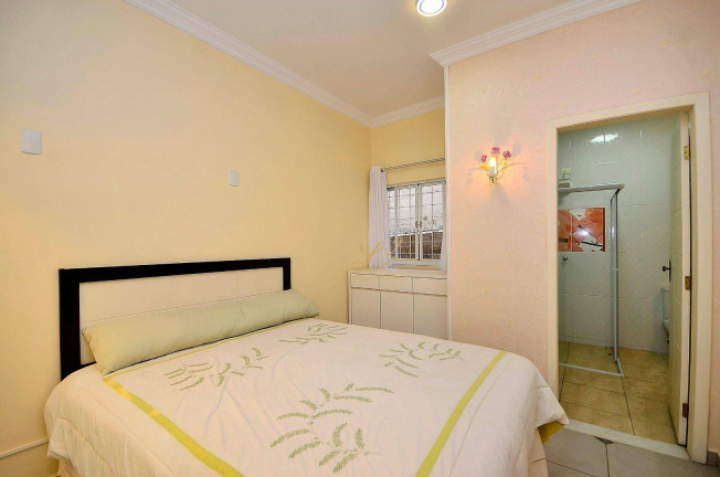 Imagem Casa com 6 Quartos à Venda, 450 m² em Bacacheri - Curitiba Imagem Casa com 6 Quartos à Venda, 450 m² em Bacacheri - Curitiba