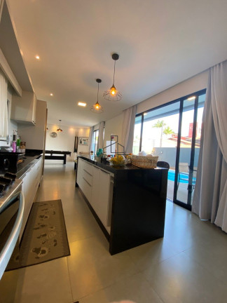 Imagem Sobrado com 4 Quartos à Venda, 350 m² em Praia De Armação Do Itapocorói - Penha