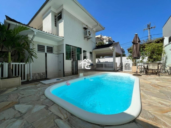 Casa com 4 Quartos à Venda, 321 m² em Camboinhas - Niterói