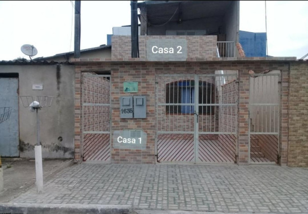 Sobrado com 4 Quartos à Venda,  em Samambaia - Praia Grande