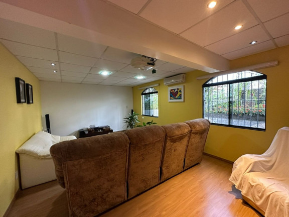 Imagem Casa com 4 Quartos à Venda, 251 m² em Coqueiros - Florianópolis Imagem Casa com 4 Quartos à Venda, 251 m² em Coqueiros - Florianópolis