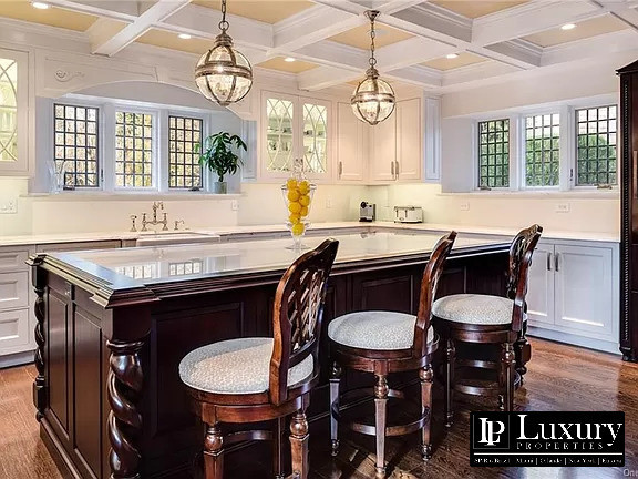 Imagem Casa com 5 Quartos à Venda, em Bronxville - New York City Imagem Casa com 5 Quartos à Venda, em Bronxville - New York City