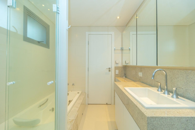 Imagem Apartamento com 5 Quartos para Alugar, 120 m² em Centro - Curitiba Imagem Apartamento com 5 Quartos para Alugar, 120 m² em Centro - Curitiba