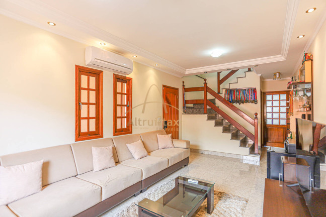 Imagem Casa com 3 Quartos à Venda, 243 m² em Umuarama - Osasco Imagem Casa com 3 Quartos à Venda, 243 m² em Umuarama - Osasco