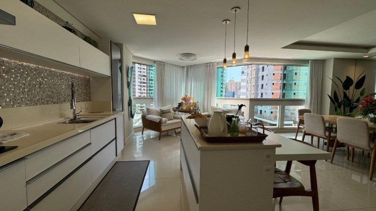 Imagem Imóvel com 3 Quartos à Venda, 146 m² em Centro - Balneário Camboriú Imagem Imóvel com 3 Quartos à Venda, 146 m² em Centro - Balneário Camboriú