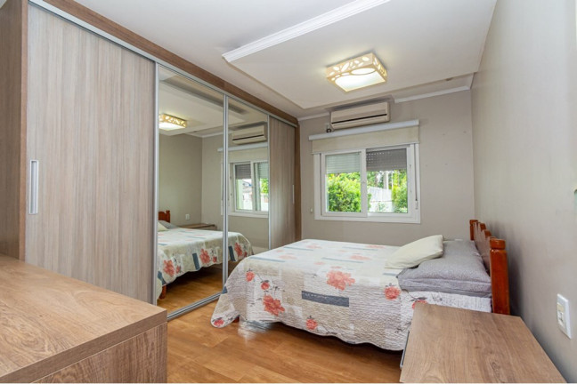 Imagem Casa com 3 Quartos à Venda, 228 m² em Niterói - Canoas Imagem Casa com 3 Quartos à Venda, 228 m² em Niterói - Canoas