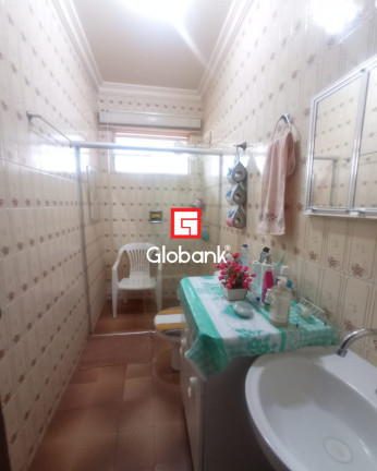 Imagem Casa com 3 Quartos à Venda, 300 m² em Sagrada Familia - Montes Claros Imagem Casa com 3 Quartos à Venda, 300 m² em Sagrada Familia - Montes Claros