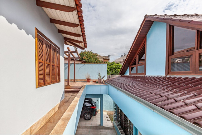 Imagem Casa com 5 Quartos à Venda, 330 m² em Vila Ipiranga - Porto Alegre Imagem Casa com 5 Quartos à Venda, 330 m² em Vila Ipiranga - Porto Alegre