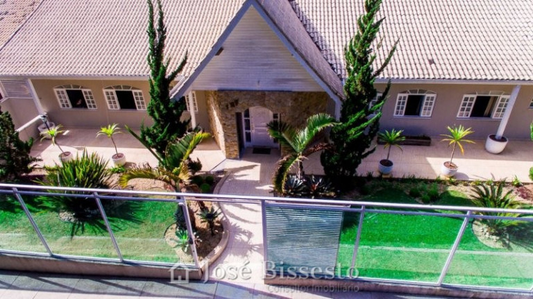 Casa com 8 Quartos à Venda, 1.998 m² em Granja Viana - Carapicuiba
