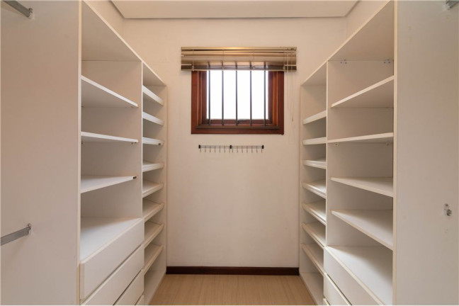 Imagem Imóvel com 3 Quartos à Venda, em Moinhos De Vento - Porto Alegre Imagem Imóvel com 3 Quartos à Venda, em Moinhos De Vento - Porto Alegre