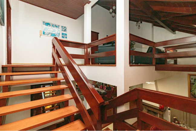 Imagem Casa com 3 Quartos à Venda, 330 m² em Jardim Itu - Porto Alegre Imagem Casa com 3 Quartos à Venda, 330 m² em Jardim Itu - Porto Alegre