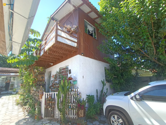 Imagem Casa com 3 Quartos à Venda, 392 m² em São João Do Rio Vermelho - Florianópolis Imagem Casa com 3 Quartos à Venda, 392 m² em São João Do Rio Vermelho - Florianópolis