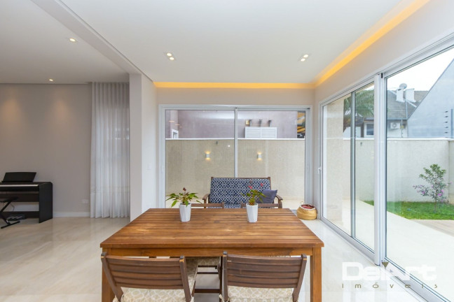 Imagem Casa com 3 Quartos à Venda, 398 m² em Uberaba - Curitiba Imagem Casa com 3 Quartos à Venda, 398 m² em Uberaba - Curitiba