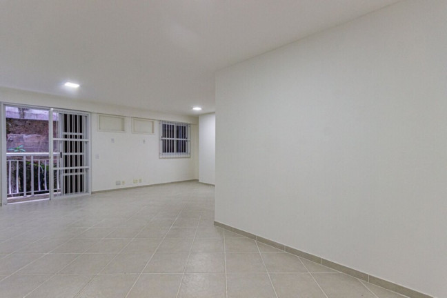 Imagem Imóvel com 2 Quartos à Venda, 99 m² em Copacabana - Rio De Janeiro Imagem Imóvel com 2 Quartos à Venda, 99 m² em Copacabana - Rio De Janeiro