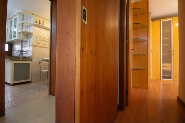 Imagem Imóvel com 3 Quartos à Venda, 157 m² em Menino Deus - Porto Alegre Imagem Imóvel com 3 Quartos à Venda, 157 m² em Menino Deus - Porto Alegre