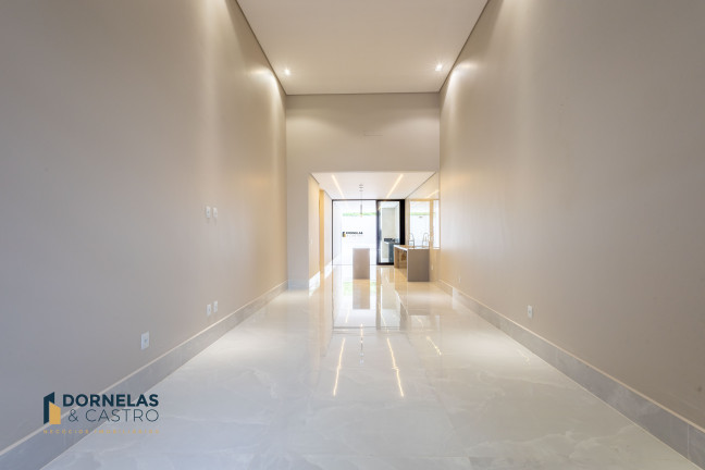 Imagem Casa com 3 Quartos à Venda, 400 m² em Guará I - Brasília Imagem Casa com 3 Quartos à Venda, 400 m² em Guará I - Brasília