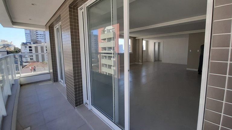 Imagem Apartamento com 3 Quartos à Venda, 148 m² em Centro - Santa Maria Imagem Apartamento com 3 Quartos à Venda, 148 m² em Centro - Santa Maria
