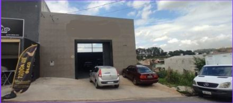 Imóvel Comercial à Venda, 200 m² em Cândida Ferreira - Contagem