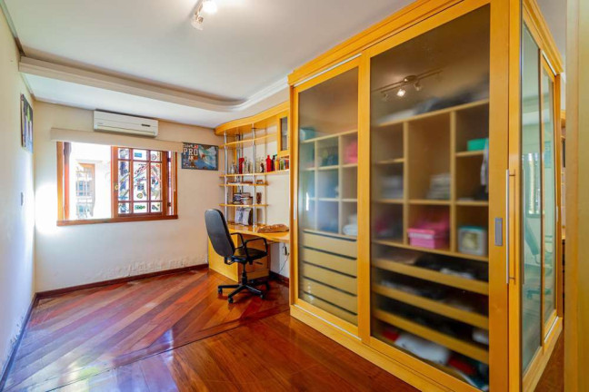 Imagem Casa com 6 Quartos à Venda,  em Tristeza - Porto Alegre
