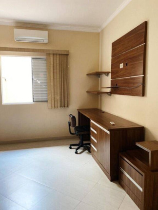 Casa com 3 Quartos à Venda, 250 m² em Jardim Hípica Pinheiro - Taubaté