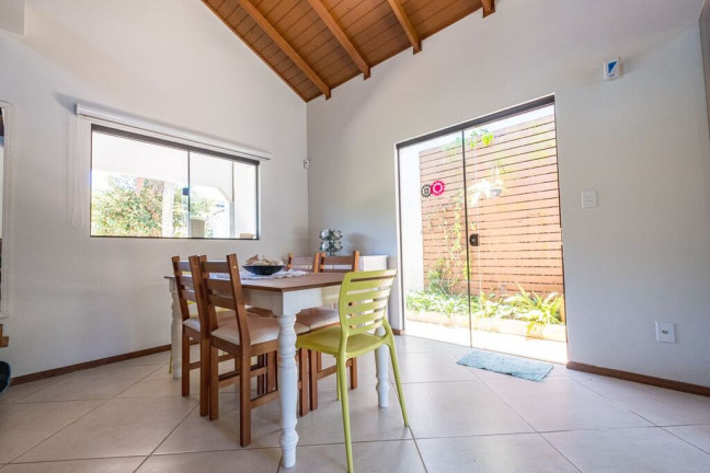 Imagem Casa com 4 Quartos à Venda, 149 m² em Armação Do Pântano Do Sul - Florianópolis Imagem Casa com 4 Quartos à Venda, 149 m² em Armação Do Pântano Do Sul - Florianópolis