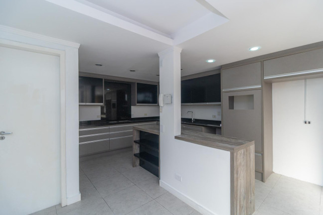 Imagem Sobrado com 2 Quartos para Alugar, 88 m² em Alto Boqueirão - Curitiba