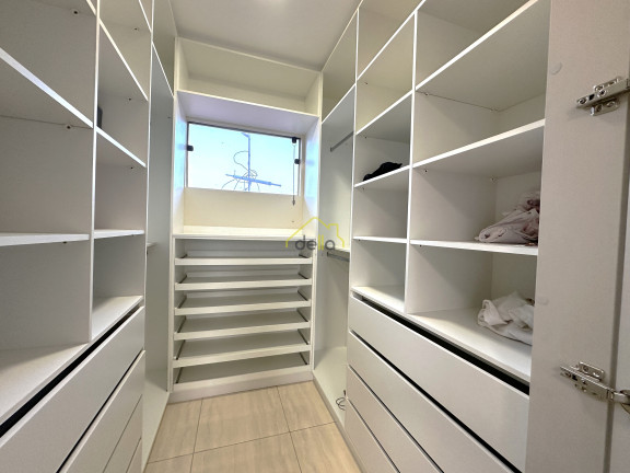Imagem Casa com 4 Quartos à Venda, 259 m² em Iririú - Joinville Imagem Casa com 4 Quartos à Venda, 259 m² em Iririú - Joinville