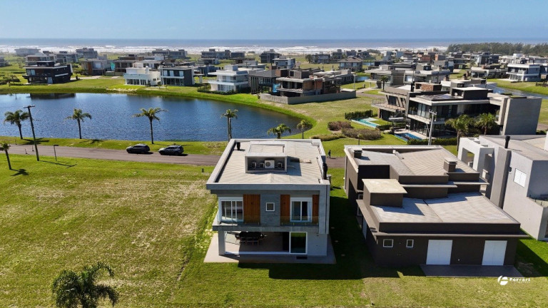 Imagem Casa de Condomínio com 4 Quartos à Venda, 250 m² em Capão Novo - Capão Da Canoa Imagem Casa de Condomínio com 4 Quartos à Venda, 250 m² em Capão Novo - Capão Da Canoa