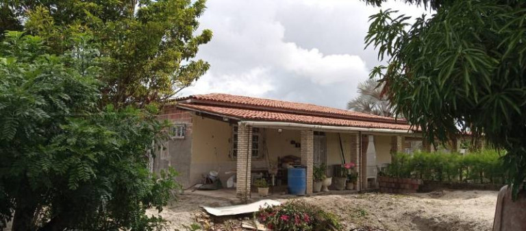 Imagem Chácara com 3 Quartos à Venda, 209 m²