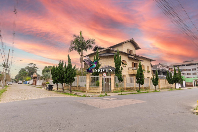 Casa com 3 Quartos à Venda, 394 m² em Vila Eunice Nova - Cachoeirinha