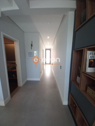 Imagem Casa com 3 Quartos à Venda, 377 m²