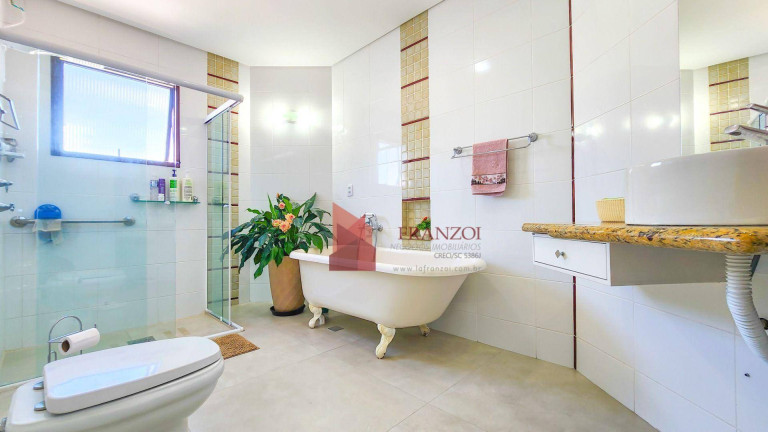 Imagem Apartamento com 4 Quartos à Venda, 236 m² em Centro - Itajaí Imagem Apartamento com 4 Quartos à Venda, 236 m² em Centro - Itajaí