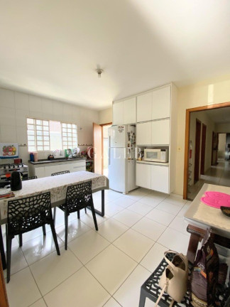 Imagem Casa com 3 Quartos à Venda, 180 m² em Jardim Das Cerejeiras - Atibaia Imagem Casa com 3 Quartos à Venda, 180 m² em Jardim Das Cerejeiras - Atibaia