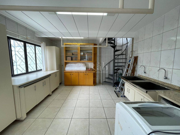 Sala Comercial à Venda, 178 m² em Centro - Balneário Camboriú