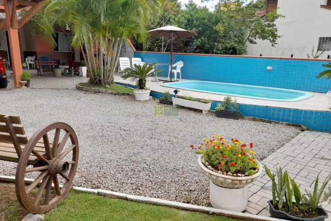 Imagem Casa com 6 Quartos à Venda, 300 m² em Bombas - Bombinhas Imagem Casa com 6 Quartos à Venda, 300 m² em Bombas - Bombinhas
